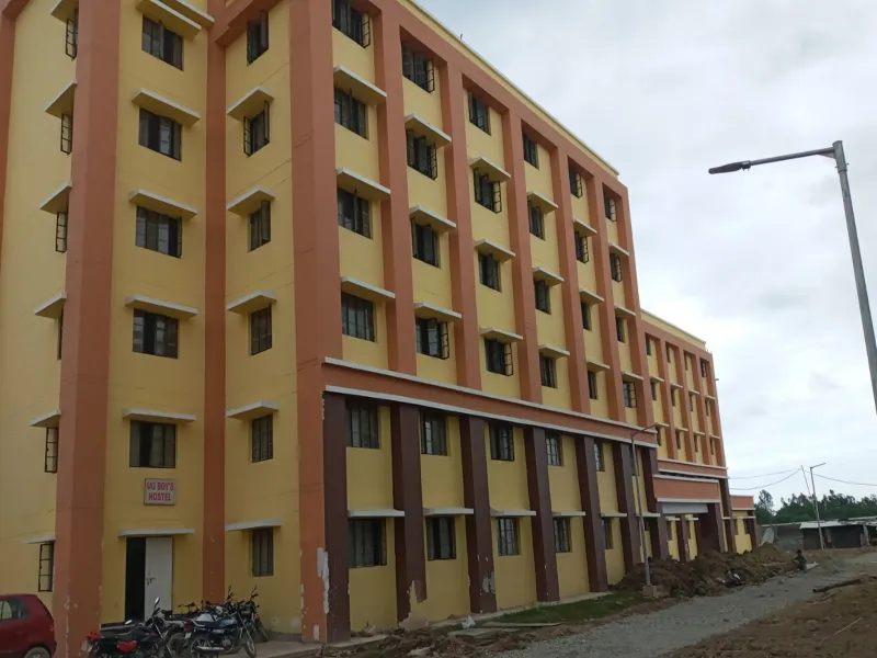 हरदोई: जिलाधिकारी ने मेडिकल कॉलेज का किया निरीक्षण, दिए निर्देश 