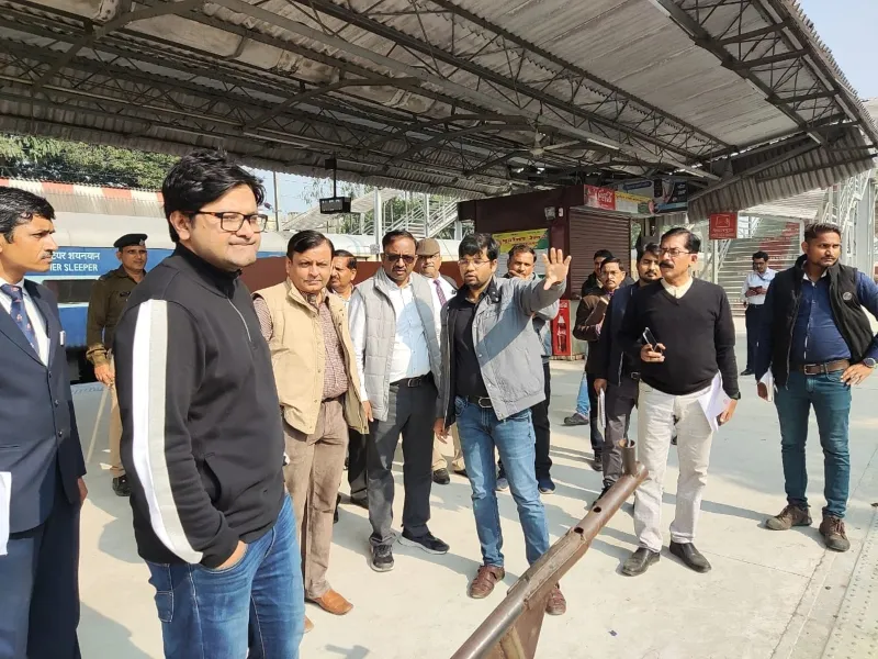 लखनऊ: डीआरएम ने किया बादशाह नगर स्टेशन का निरीक्षण, दिए निर्देश 