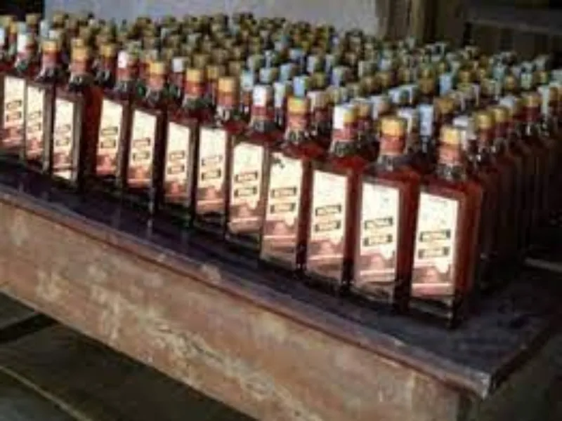 बलिया: तस्करी के जरिये बिहार जा रही 30 पेटी शराब बरामद, एक गिरफ्तार 