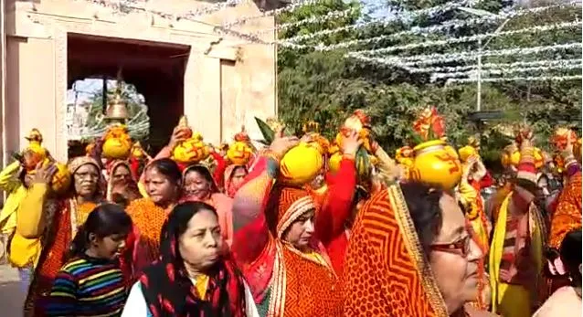 बरली: धोपेश्वर नाथ मंदिर से कलश यात्रा का हुआ आयोजन, सैकड़ों महिलाओं ने लिया भाग 