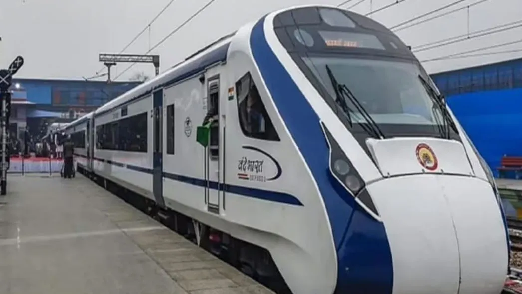 प्रधानमंत्री की अनुपस्थिति ने किया वंदे भारत एक्सप्रेस में सवार छात्रों के उत्साह को कम 