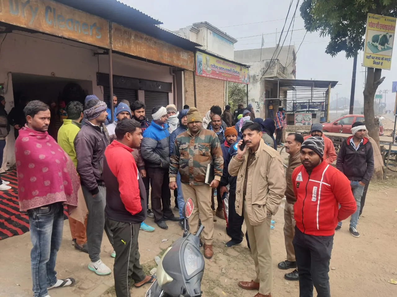 मेरठ में जहरीली शराब पीने से दो सगे भाइयों की मौत, परिजनों ने किया हंगामा, पुलिस व आबकारी की टीम जांच में जुटी