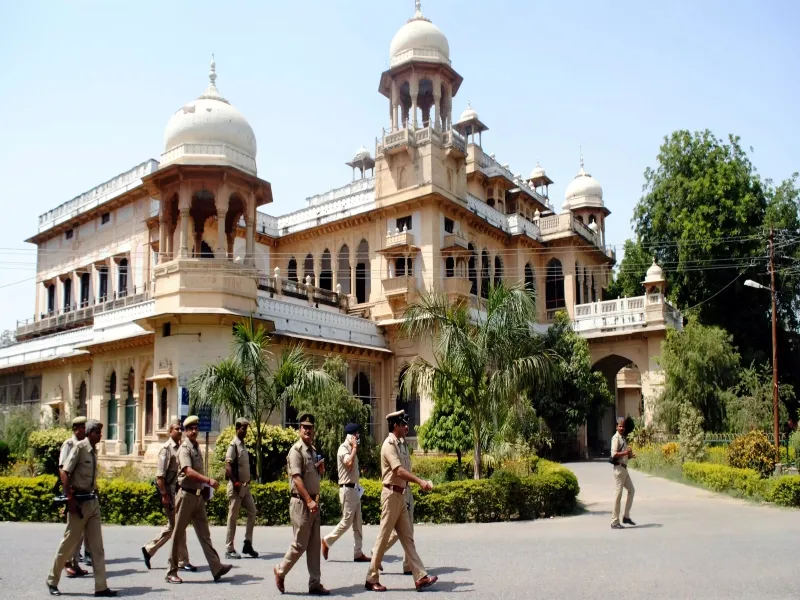 प्रयागराज: इलाहाबाद यूनिवर्सिटी में अभी तनाव बरकरार, इन तीन मांगों पर अड़े छात्र