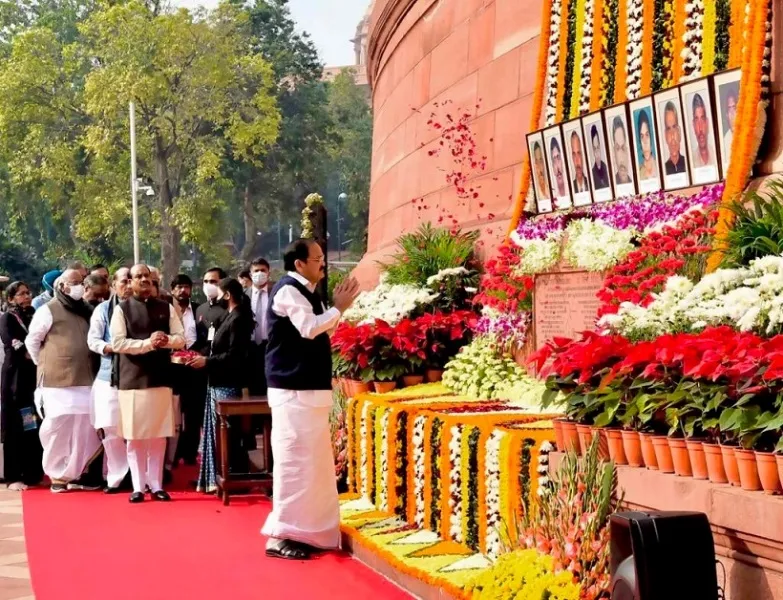 Parliament Attack : लोकसभा ने संसद पर आतंकी हमले में शहीद हुए जवानों को दी श्रद्धांजलि