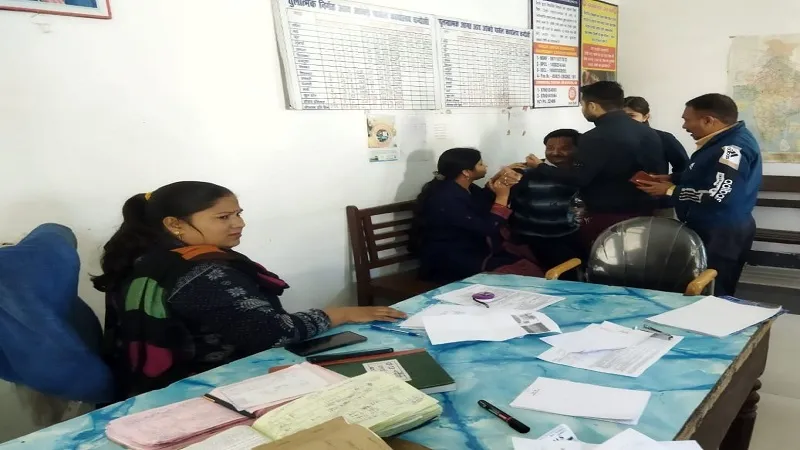  संभल: महिला रेलकर्मी से विवाद के बाद स्टेशन अधीक्षक की तबीयत बिगड़ी
