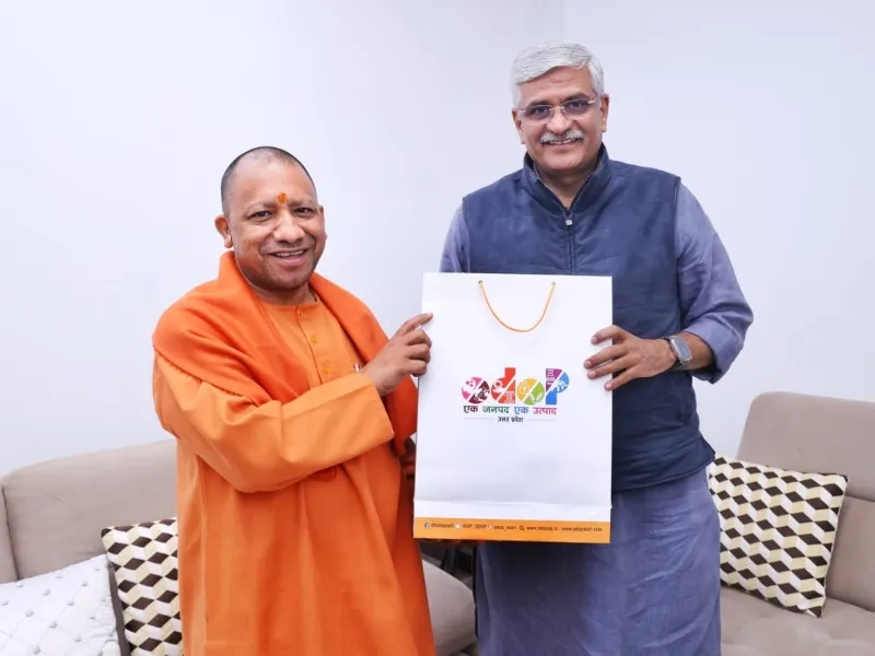लखनऊ: CM योगी से केंद्रीय मंत्री गजेंद्र सिंह शेखावत ने की मुलाकात 