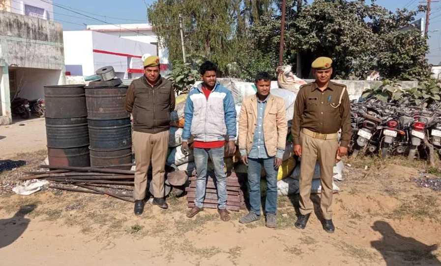 संभल: ई-कचरा और अन्य सामान के साथ दो गिरफ्तार, एक फरार