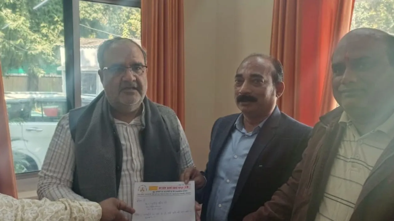 लखनऊ: जीएसटी छापेमारी को लेकर BJP प्रदेश अध्यक्ष से मिले व्यापारी, सौंपा ज्ञापन