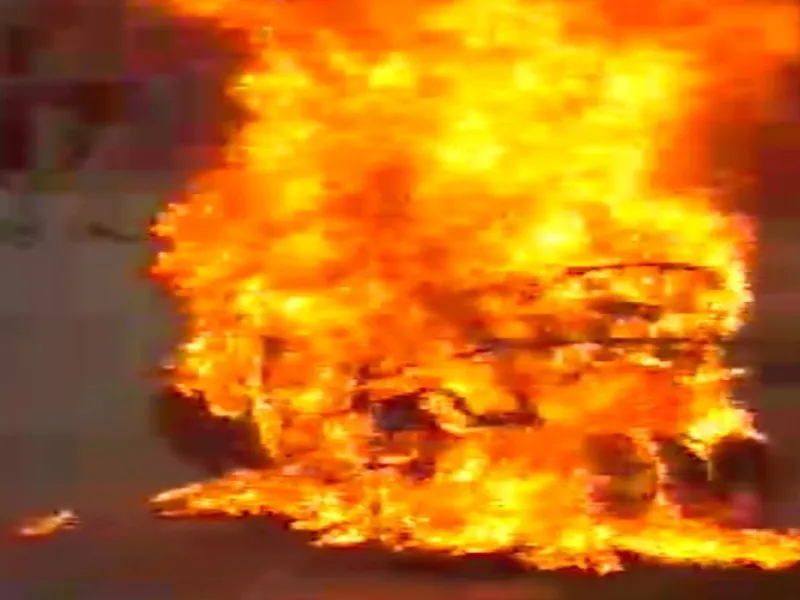 हरदोई: स्कूटी में अचानक लगी आग, बाल-बाल बचा चालक