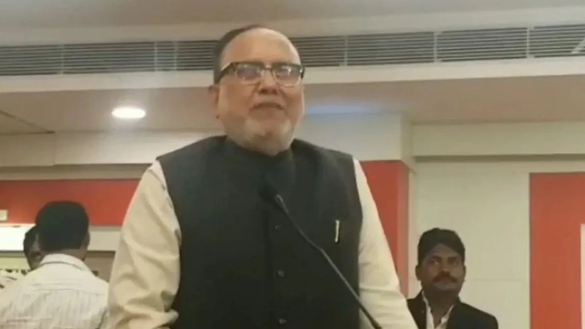 Video : RJD नेता अब्दुल बारी को भारत में लगता है डर, बच्चों को विदेश में बसने की दी सलाह, अब बोले- हम यहीं रहेंगे