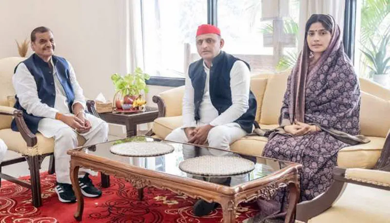 अखिलेश यादव से मिलने पहुंचे शिवपाल सिंह यादव