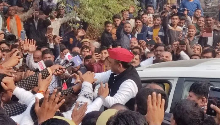 Kanpur Dehat पहुंचे पूर्व मुख्यमंत्री Akhilesh Yadav, बलवंत सिंह के परिजनों को दी सांत्वना, पुलिस की पिटाई से हुई थी मौत