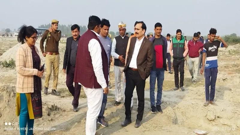 अमरोहा : बृहद नंदी विहार गोशाला का निरीक्षण कर डीएम नाराज