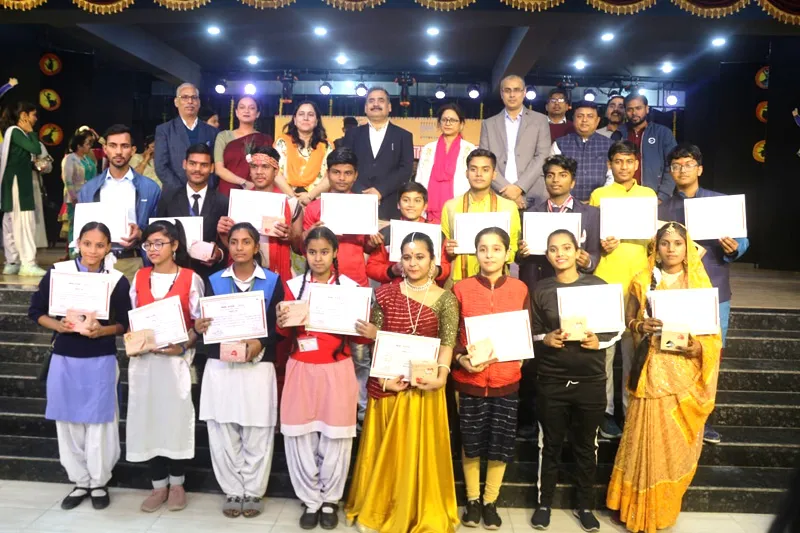 लखनऊ में आयोजित राज्य स्तरीय कला प्रदर्शनी में दिखी विलुप्त होती लोक कला और भारतीय संस्कृति की झलक