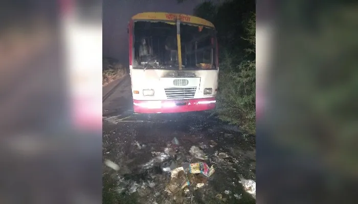 Banda Bus Fire : चलती रोडवेज बस बनी आग का गोला, 29 यात्रियों ने निकलकर बचाई जान