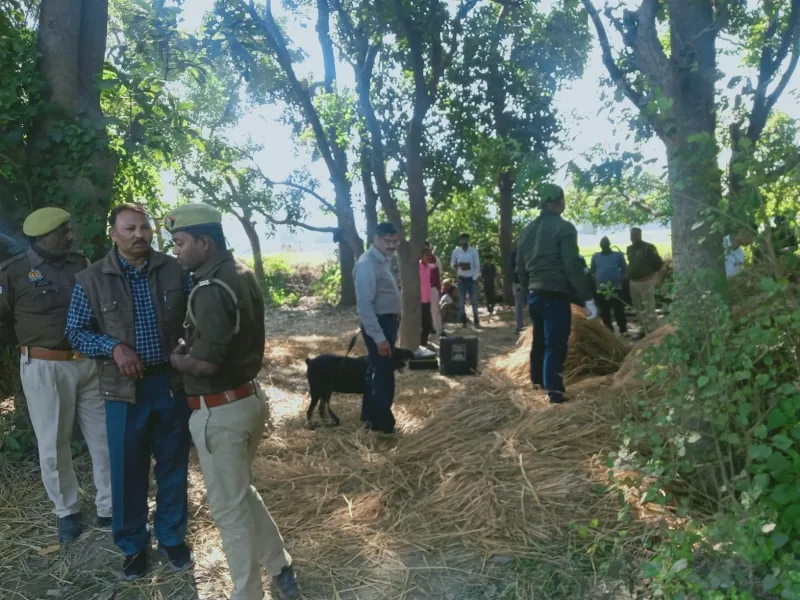बाराबंकी: पुआल के ढेर में मिला युवक का शव, हत्या की आशंका