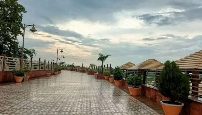 Kanpur: Boat Club के लोकार्पण से गंगा बैराज में जल क्रीड़ा पर्यटन का शुभारंभ, स्कूली बच्चों ने राइड का उठाया लुफ्त