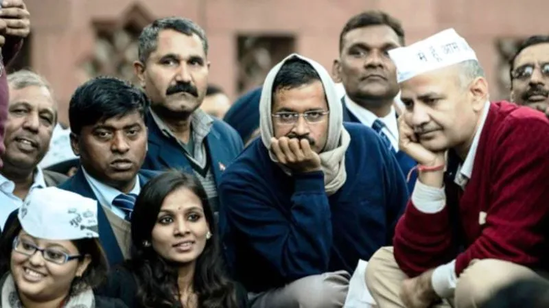 Video: महिला ने पूछा- मफलर क्यों नहीं पहना? केजरीवाल ने दिया बड़ा ही कूल आंसर