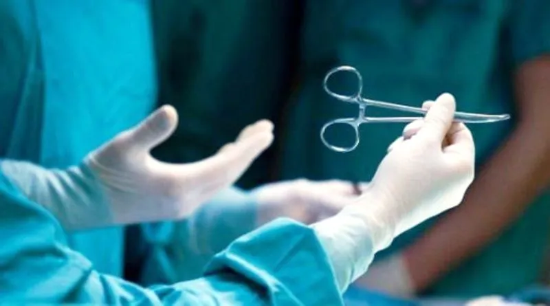 लखीमपुर खीरी: क्रब से खोदा गया महिला का शव, कराया पोस्टमार्टम