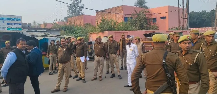रामपुर: मतदान के दिन सोशल मीडिया पर सामने आया पुलिस का काला चेहरा, वीडियो हो रहे वायरल 