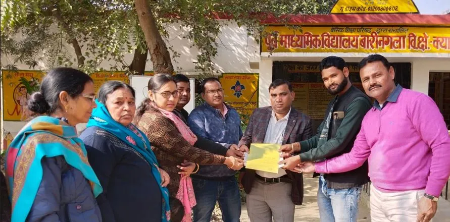 बरेली: बीएसए ने रणधीर सिंह की पत्नी को सौंपी एफडी