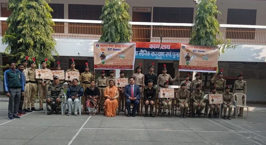 बरेली: गौरवमयी रहा है सेना का इतिहास, सेना झंडा दिवस पर डीएम ने शहीदों को अर्पित किए श्रद्धा सुमन