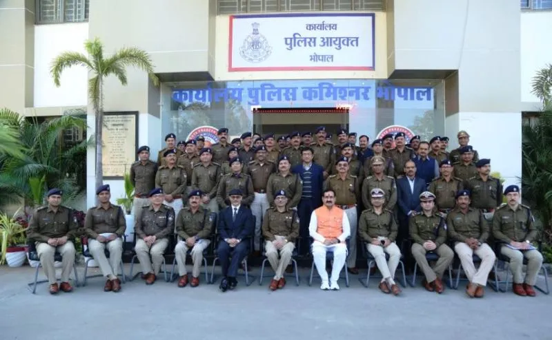 पुलिस आयुक्त प्रणाली का एक वर्ष पूर्ण, गृहमंत्री ने किया पुलिसकर्मियों को सम्मानित