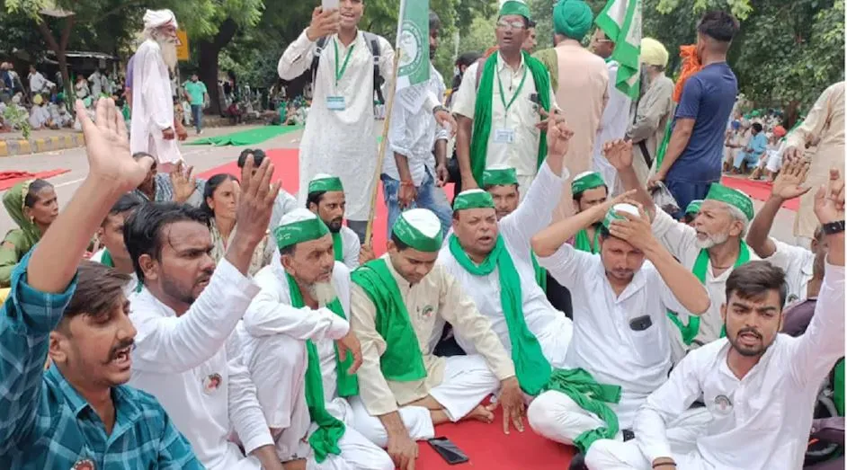 दिल्ली: जंतर-मंतर पर किसानों ने प्रदर्शन कर एमएसपी की मांगी कानूनी गारंटी 