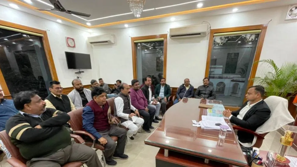 लखनऊ: गुडंबा सर्राफा व्यापारी लूटकांड के जल्द खुलासे की मांग, डीसीपी उत्तरी से मिले व्यापारी