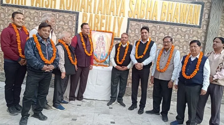 बरेली: श्रीवैश्य कुमार तनय सभा के नई कमेटी के मुख्य पदाधिकारियों ने ली शपथ