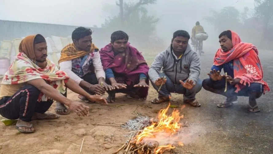 बरेली: अधिकतम तापमान में माइनस सात डिग्री की गिरावट, ठिठुरन के बीच आरेंज अलर्ट