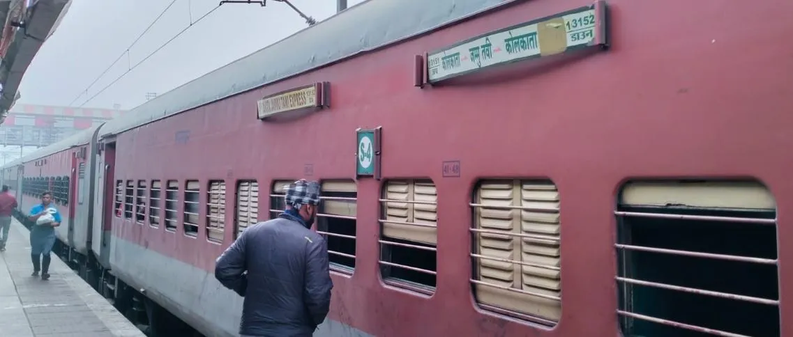 बरेली: ब्लाक के कारण एक घंटा रोकनी पड़ी सियालदह एक्सप्रेस