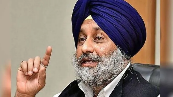 आप सरकार प्रेस की आजादी का गला घोंट रही: बादल