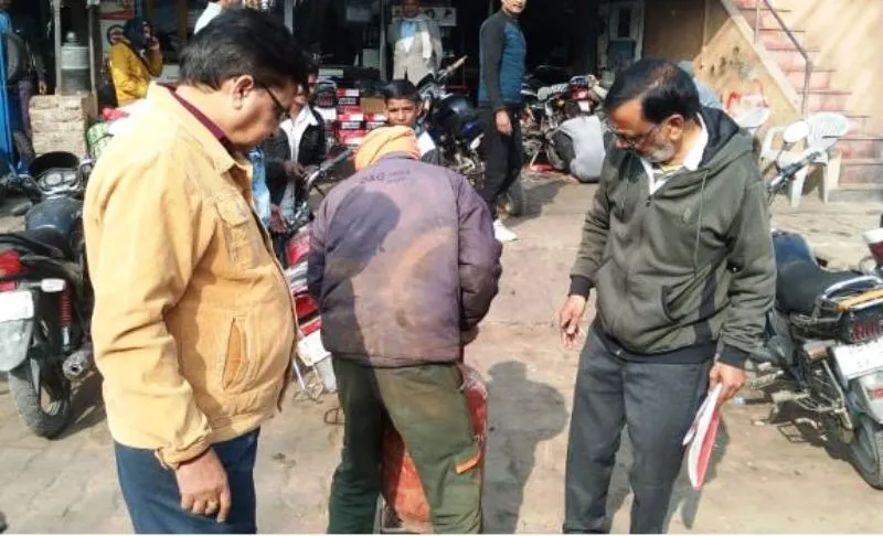 मथुरा: वृंदावन में घटतौली करने वालों के खिलाफ चला चेकिंग अभियान 