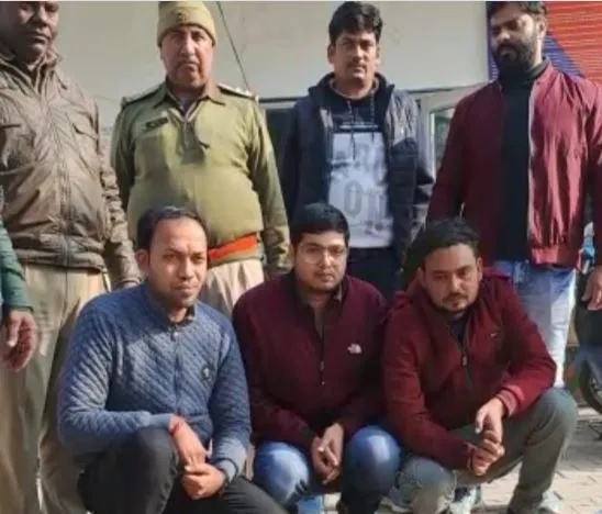 मेरठ: नौकरी के नाम पर बेरोजगारों को झांसा देकर ठगने वाले तीन युवकों को एसटीएफ ने पकड़ा