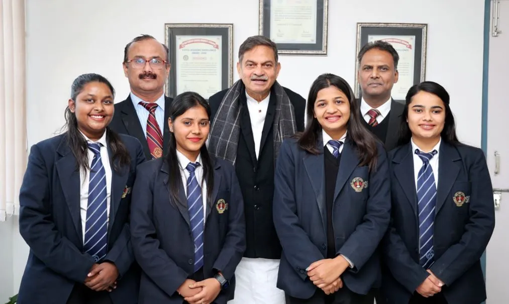 बरेली: यूपी पुलिस हैकाथॉन में एसआरएमएस सीईटी की टीम को पहला स्थान