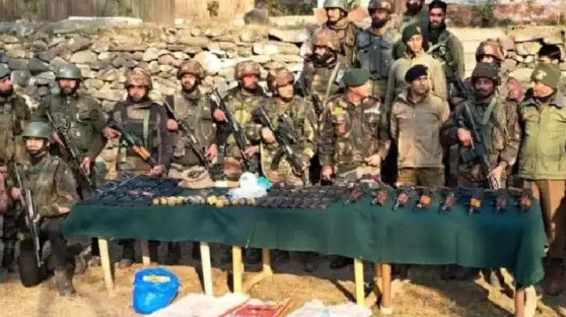 जम्मू-कश्मीर: उरी में भारी मात्रा में हथियार, गोला-बारूद बरामद