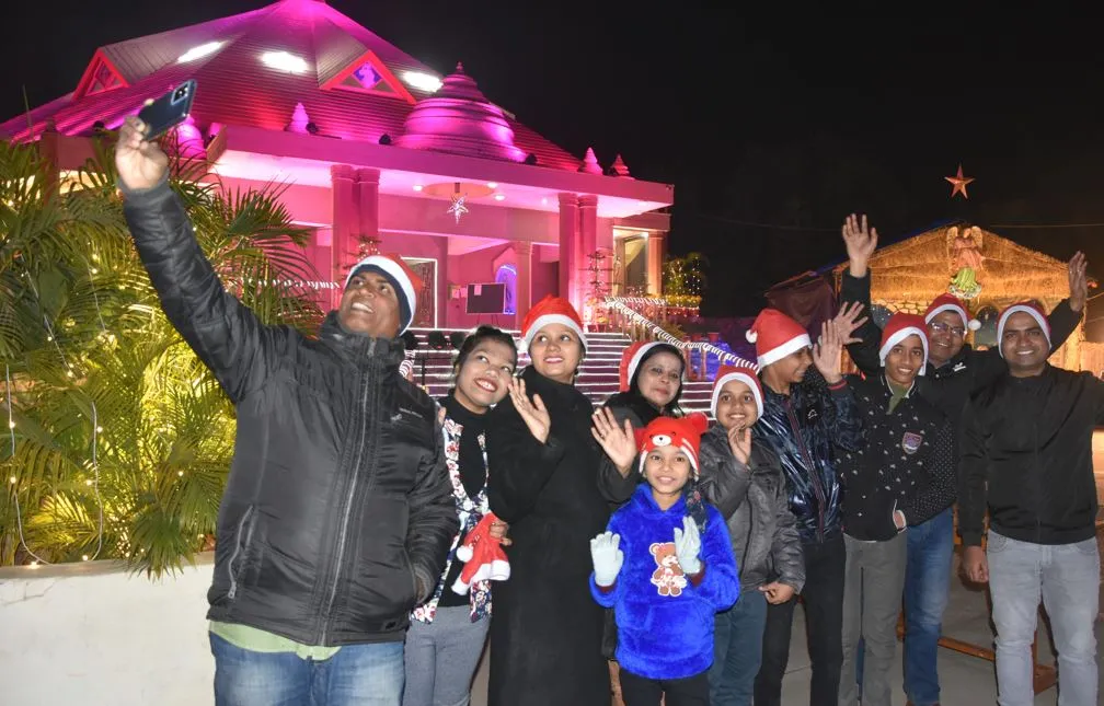 बरेली: धूमधाम से मनाया प्रभु यीशु का जन्मोत्सव