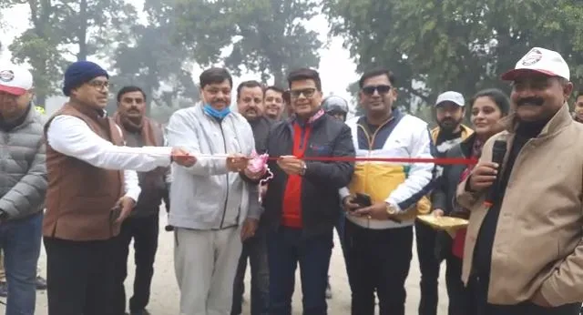 बरेली क्लब से निकाली गई जागरूकता रैली, मेयर उमेश गौतम ने किया उद्धाटन