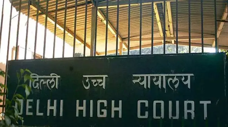 कोर्ट ने सीवर में जान गंवाने वाले लोगों के परिजनों को मुआवजे के मामले में दिल्ली सरकार से मांगा जवाब