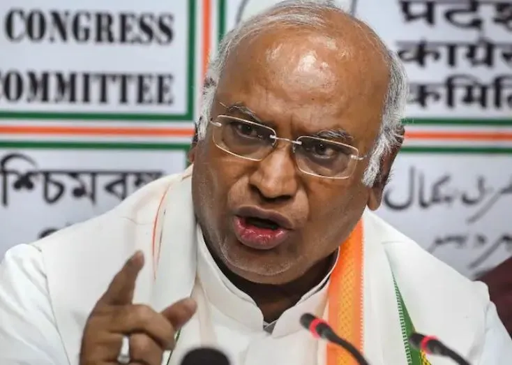 कांग्रेस अध्यक्ष खरगे ने कहा- 2022 देशवासियों के लिए अद्भुत नहीं, कष्टप्रद रहा साल 