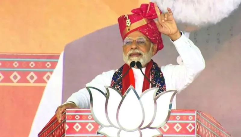 Video: मतदान के बीच मोदी बोले- कांग्रेसियों में मुझे गाली देने की होड़ मची है, खड़गे पर साधा निशाना