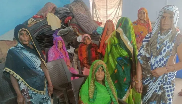 Chitrakoot News: साहब! घर में डंप किए हैं समूह अध्यक्ष ड्राई राशन, स्वयं सहायता समूह की महिलाओं ने की शिकायत
