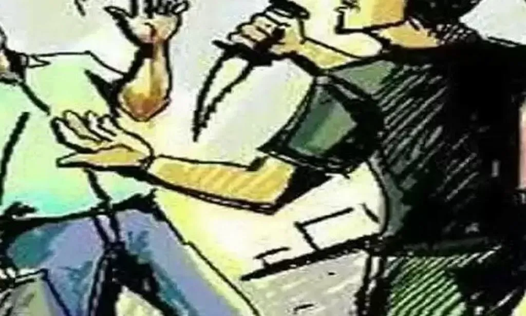 मुरादाबाद: दो भाइयों ने युवक पर चाकू से किया हमला, मुकदमे में फैसला करने का बना रहे थे दबाव 