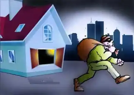 हल्द्वानी: परिवार गया मक्का-मदीना और चोरों ने खंगाला घर