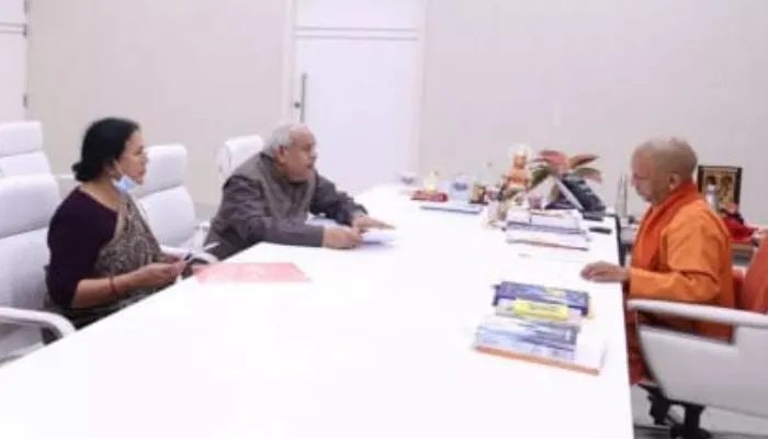 परमट कॉरिडोर के लिए CM Yogi Adityanath से मिले सांसद सत्यदेव पचौरी, सीएम ने दी सलाह बोले- साप्ताहिक मॉनीटरिंग जारी रखिए