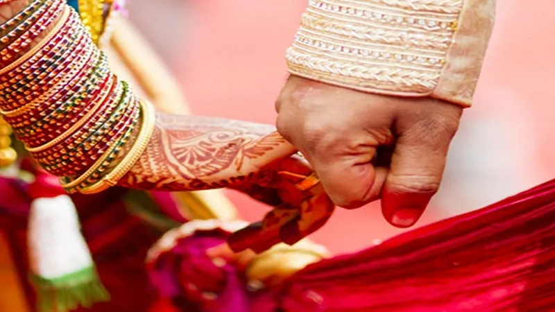 रामपुर :  प्रेमी ने शादी से किया इंकार तो पुलिस लेकर घर पहुंची प्रेमिका, जमकर किया हंगामा