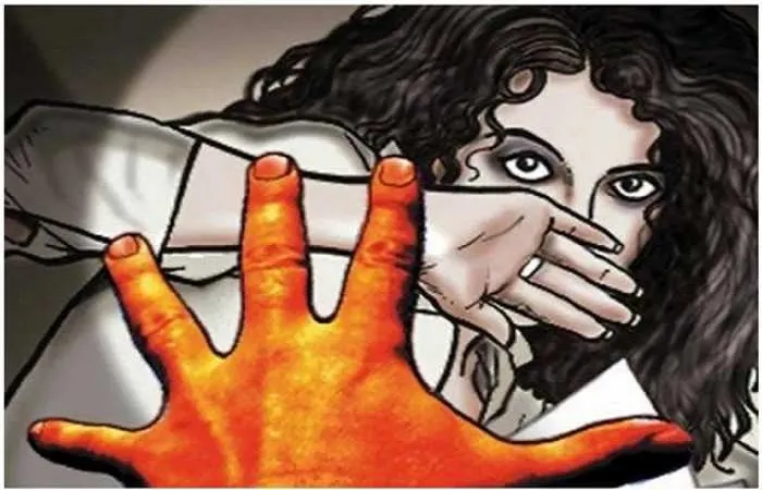 मुरादाबाद: केक काटने के बहाने शिक्षिका के बेटे ने घर बुलाकर छात्रा से किया दुष्कर्म