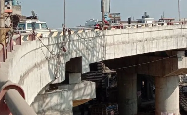 डबल फाटक पुल : शुक्र मनाइये कोई परेशानी न आए