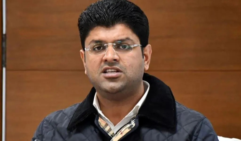 सड़क निर्माण में घटिया सामग्री इस्तेमाल करने पर ठेकेदार नपेंगे: दुष्यंत चौटाला